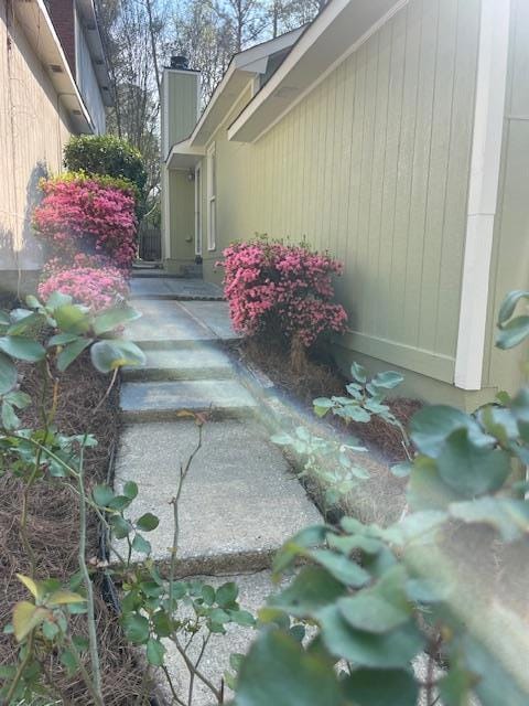 PATHWAY TO THE FRONT DOOR