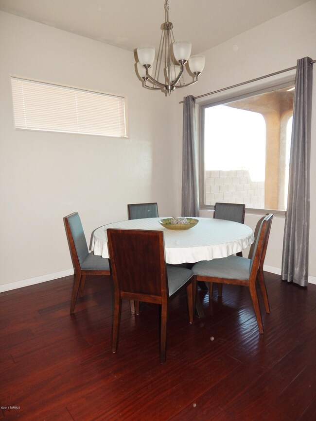 Dining1