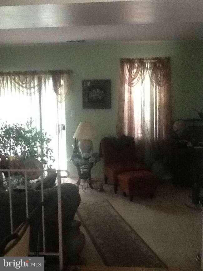 919 Hilldropt Ct, Capitol Heights, MD 20743 - photo 3