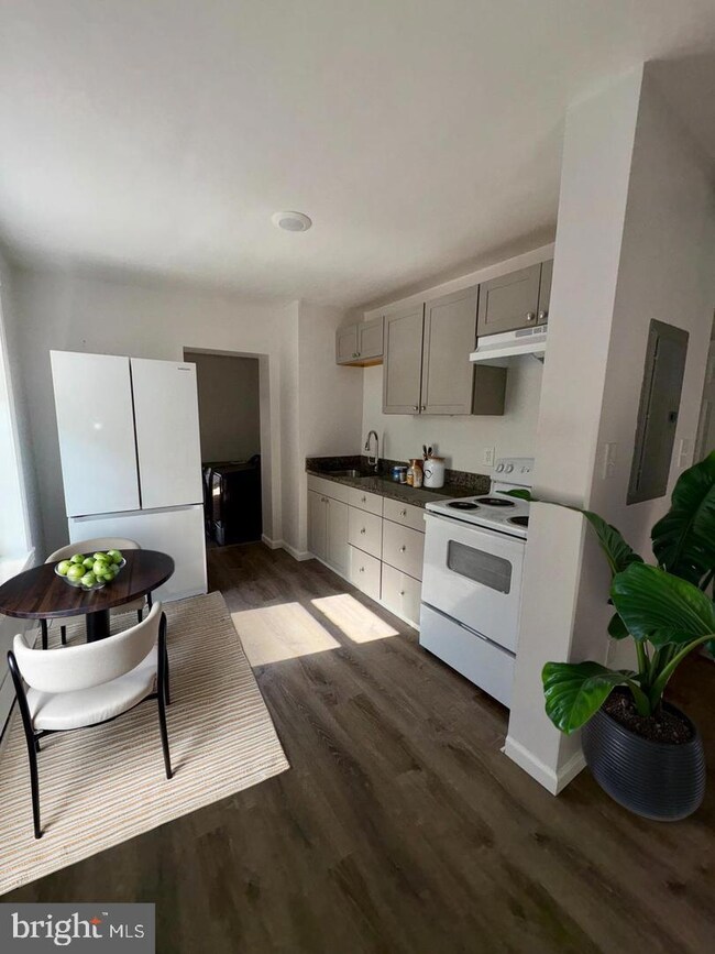 232 Center St unit 2, Kennett Square, PA 19348 - photo 2