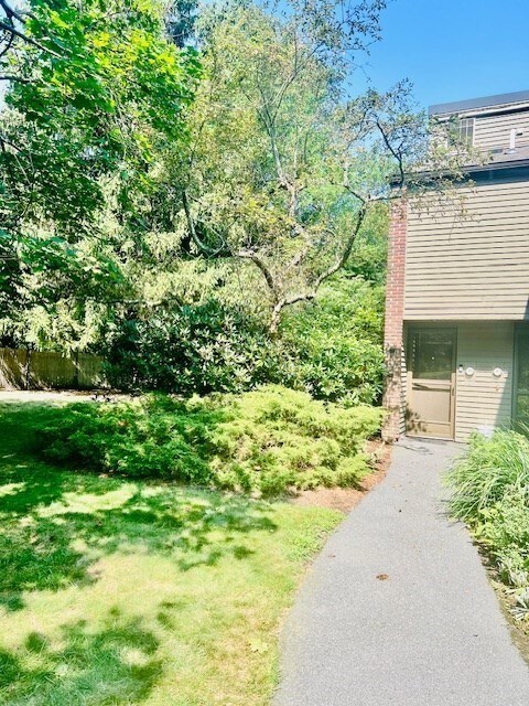 283 Brown Bear Crossing unit 4, Acton, MA 01718 - photo 2