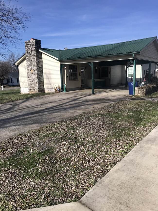 821 Shelbyview Dr, Shelbyville, TN 37160 - photo 5