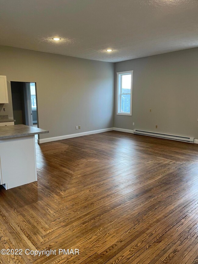 222 Learn Rd unit 2nd Fl, Tannersville, PA 18372 - photo 7