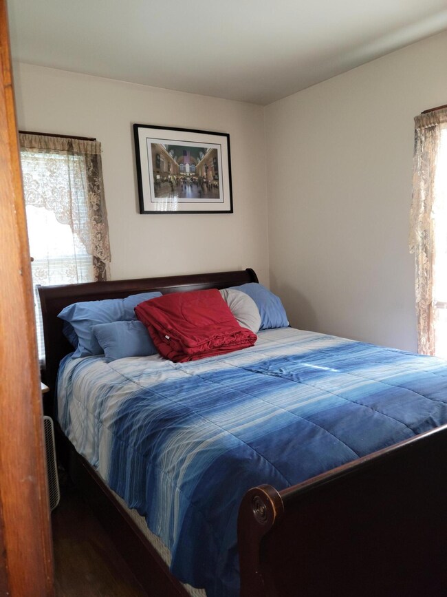 Seymour bedroom #2
