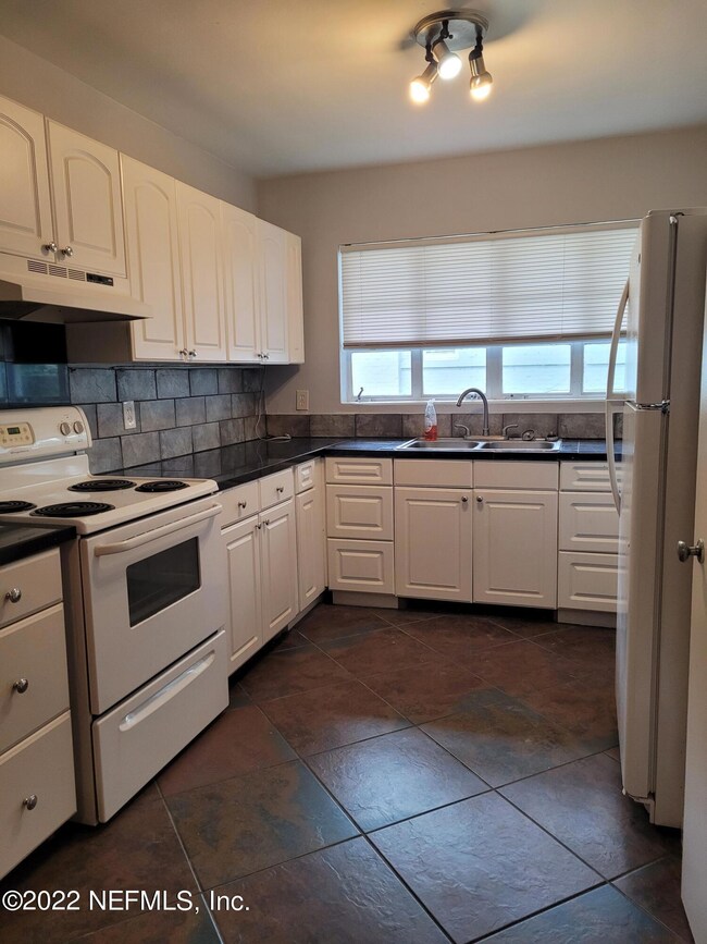 3018 Oak St unit 3, Jacksonville, FL 32205 - photo 2