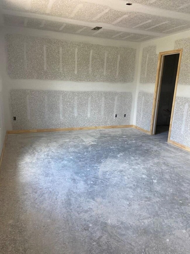 2913 4th St, Bay City, TX 77414 - photo 5