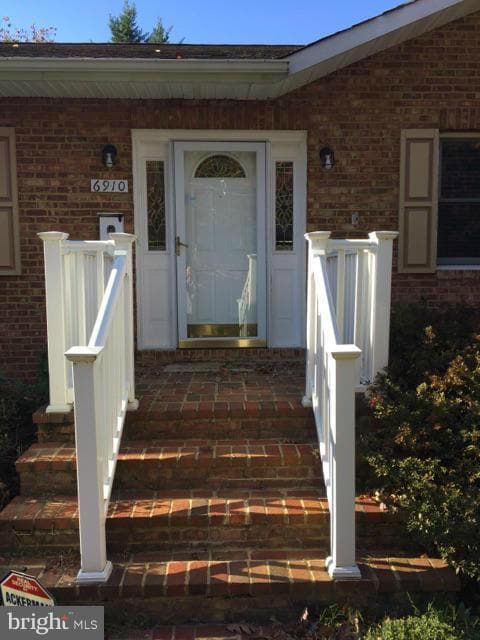 6910 Elm Dr, Alexandria, VA 22306 - photo 3