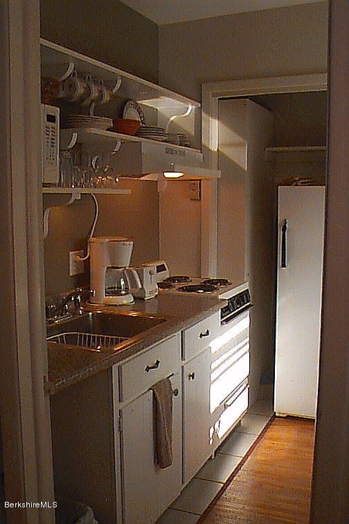 352fkitch02