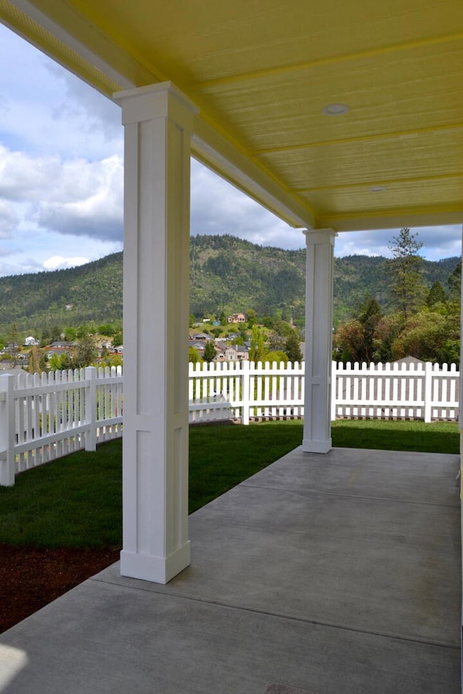 2181 SE Wyndham Way, Grants Pass, OR 97527 - photo 2