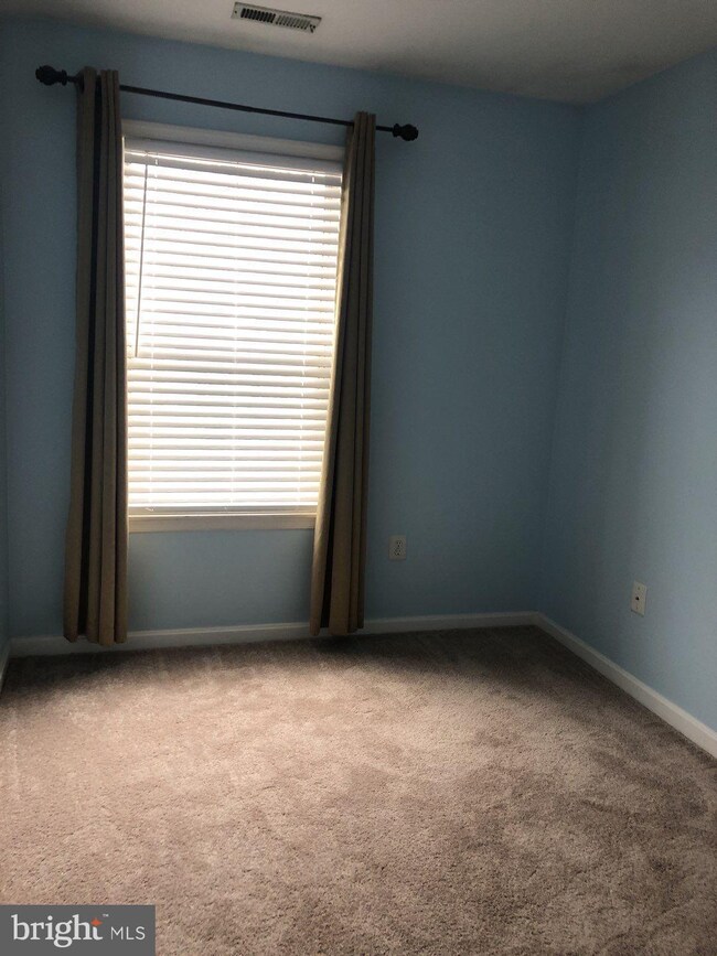 1151 Kelfield Dr, Halethorpe, MD 21227 - photo 3