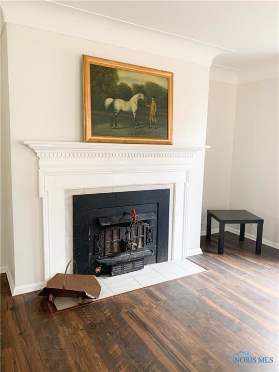 Living Room Fireplace with Insert