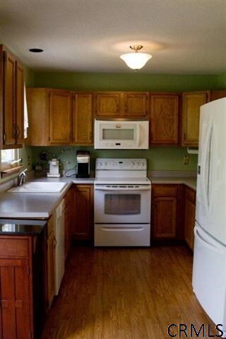 27 Stratton Cir, Troy, NY 12182 - photo 7