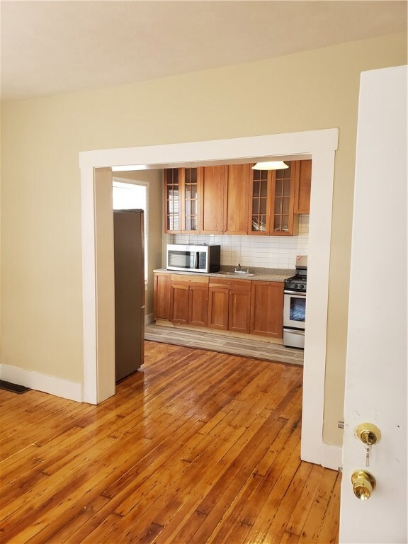 2 Wesleyan Ave, Providence, RI 02907 - photo 5