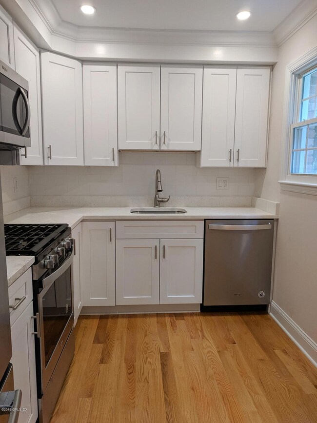 96 Valley Rd unit 6, Cos Cob, CT 06807 - photo 3