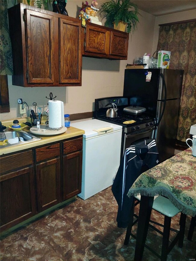 unlisted-address, Saint Louis, MO 63115 - photo 2