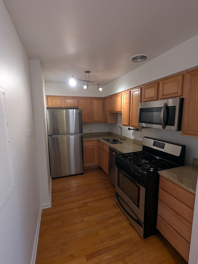 1415 W Lunt Ave unit 207, Chicago, IL 60626 - photo 2