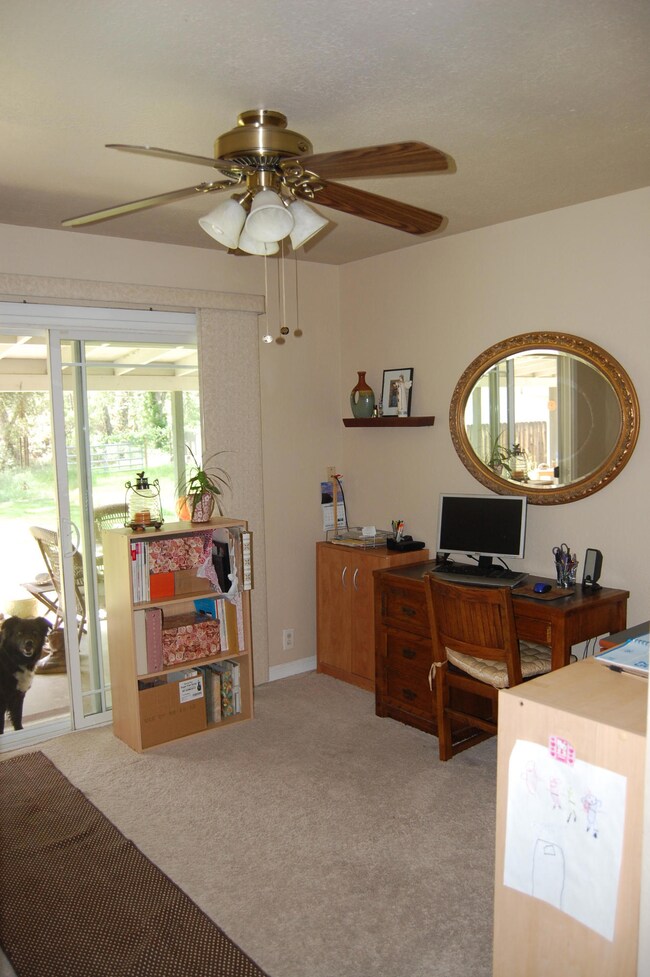 261 Branstetter Ln, Redding, CA 96001 - photo 3