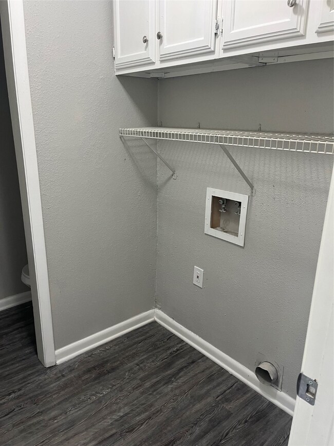 3208 14th St, Bay City, TX 77414 - photo 7