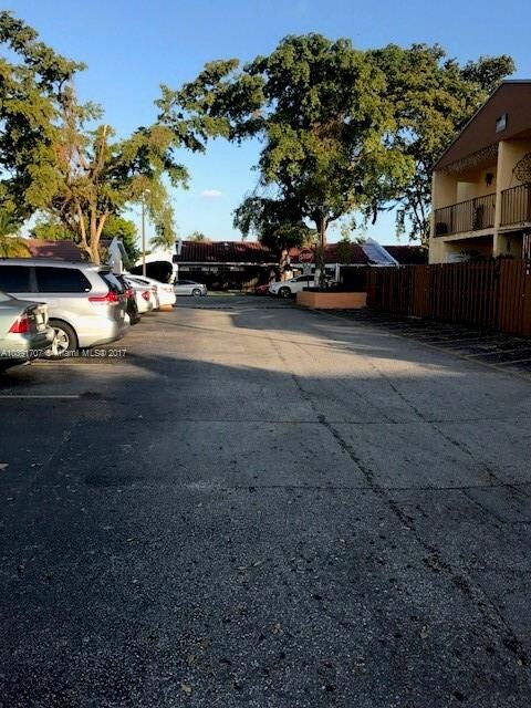 15401 SW 81st Cir Ln unit 16, Miami, FL 33193 - photo 2