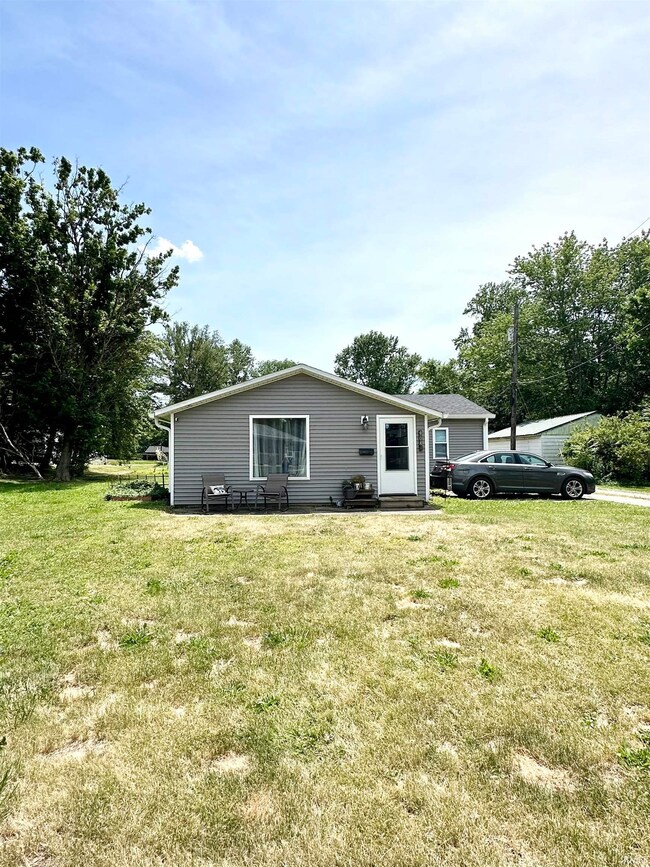 908 Pearl St, Covington, IN 47932 - photo 2