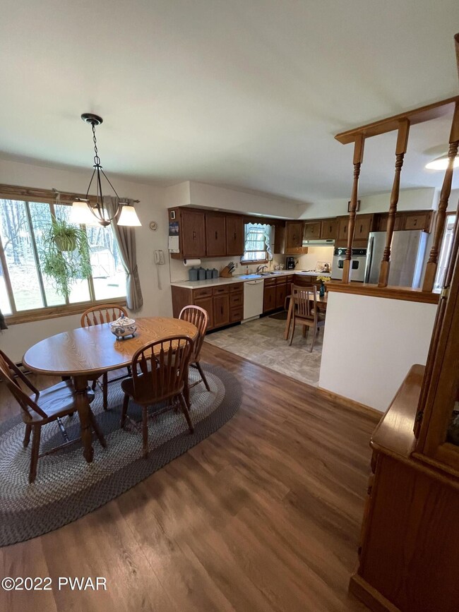 350 Spruce St, Hawley, PA 18428 - photo 4