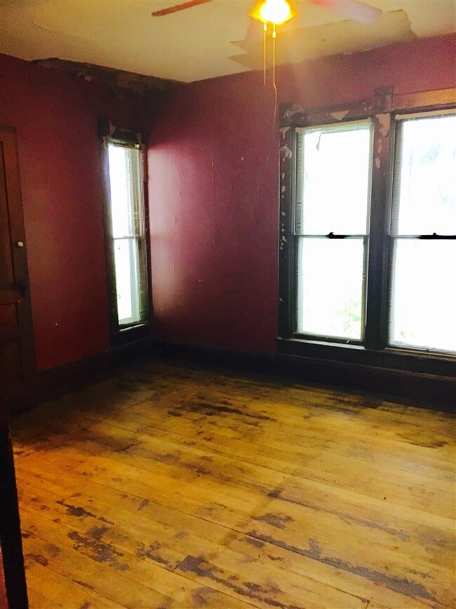 289 N Carroll St, Wabash, IN 46992 - photo 7