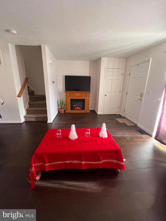 3915 Saint Michaels Square, Fredericksburg, VA 22408 - photo 5