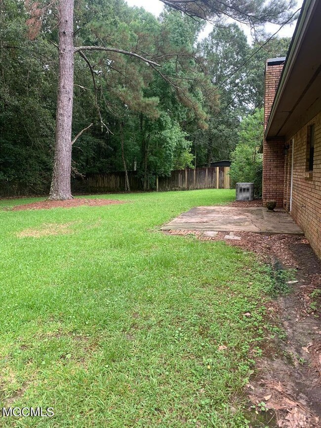10428 Riverbend Cir, Moss Point, MS 39562 - photo 3