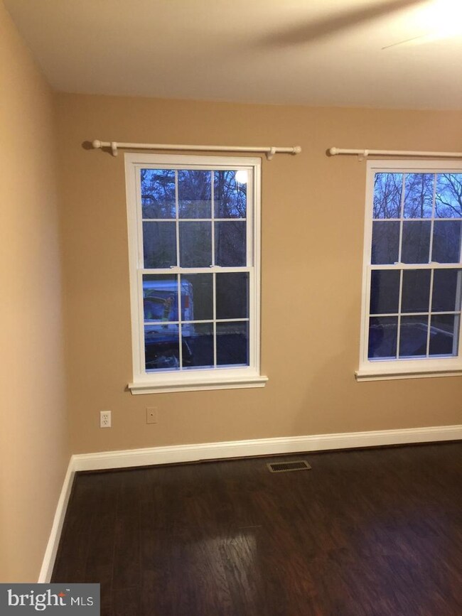 821 Oyster Ct, Odenton, MD 21113 - photo 7