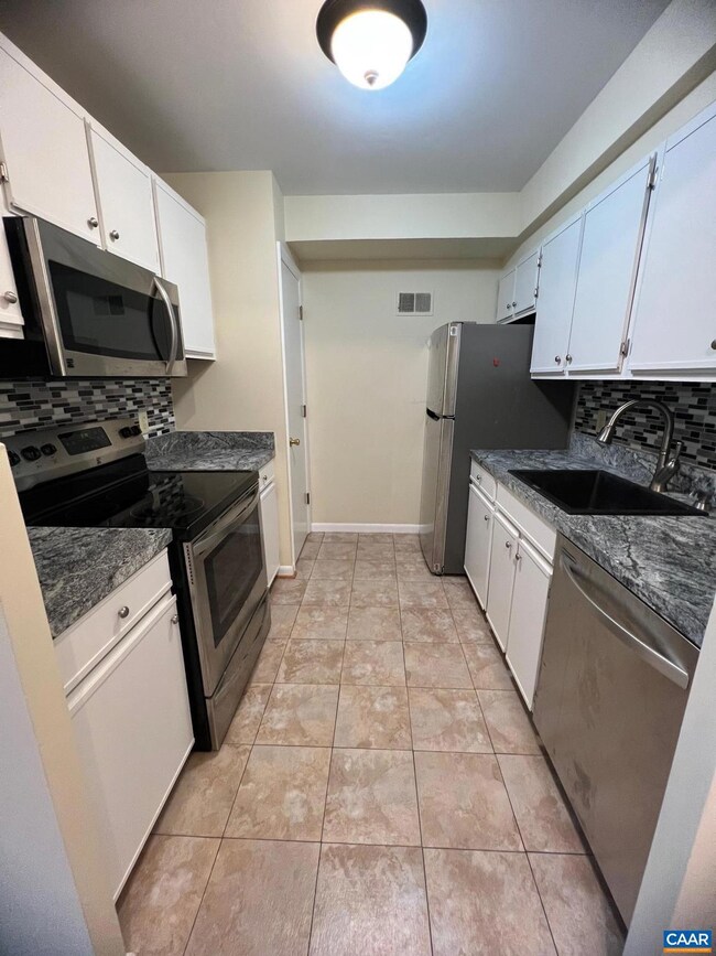 125 Turtle Creek Rd unit 12, Charlottesville, VA 22901 - photo 6