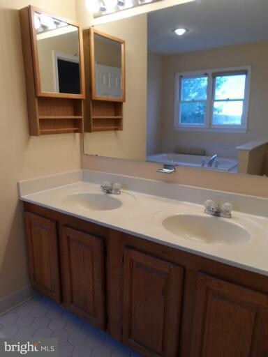 17379 Hilltop Dr, Purcellville, VA 20132 - photo 2