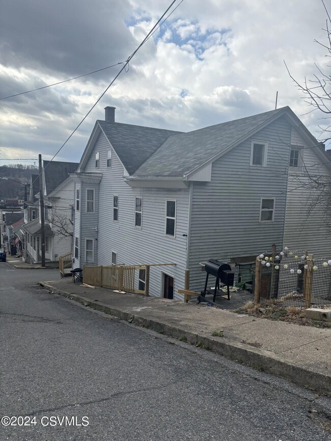 227 E Cameron St, Shamokin, PA 17872 - photo 2