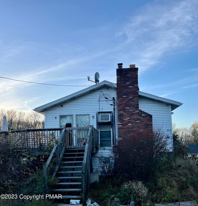 140 Russell Dr, Saylorsburg, PA 18353 - photo 3