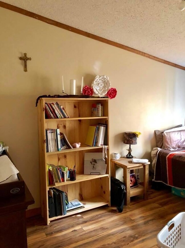7948 Maple Street bedroom