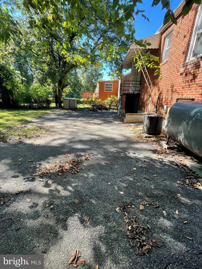 6529 Bock Rd, Oxon Hill, MD 20745 - photo 5