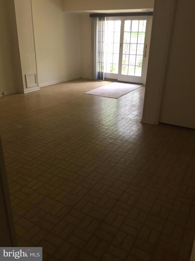 9955 Longford Ct, Vienna, VA 22181 - photo 7