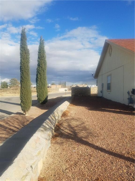 1606 Hartsdale Dr unit A,B, Horizon City, TX 79928 - photo 3