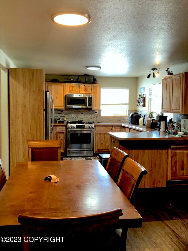 Kitchen:Dining