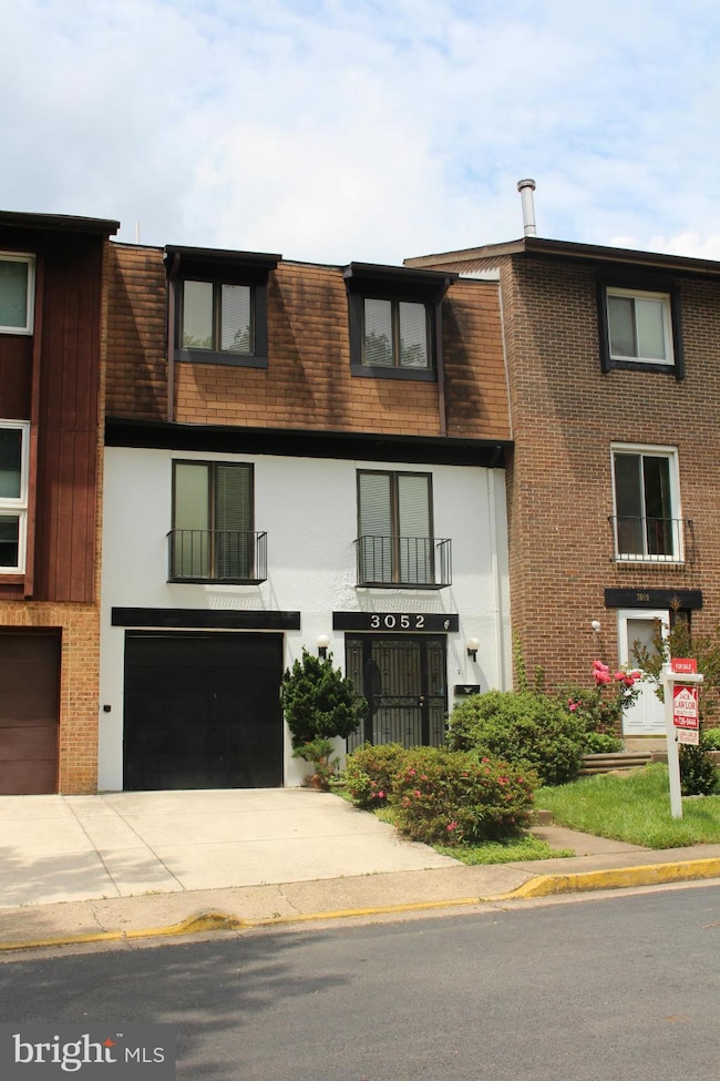 3052 Mission Square Dr, Fairfax, VA 22031 - photo 2