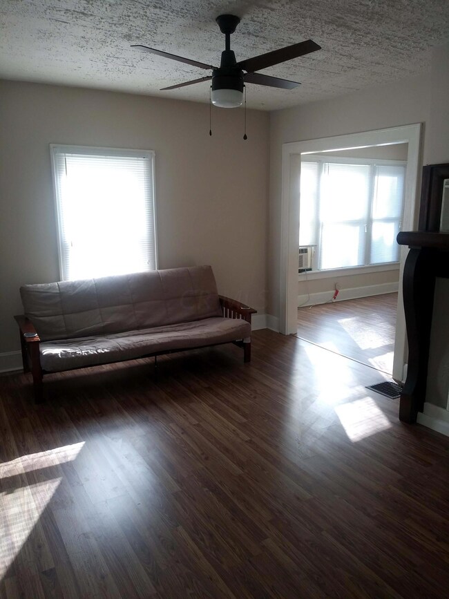 weber 1483 living room