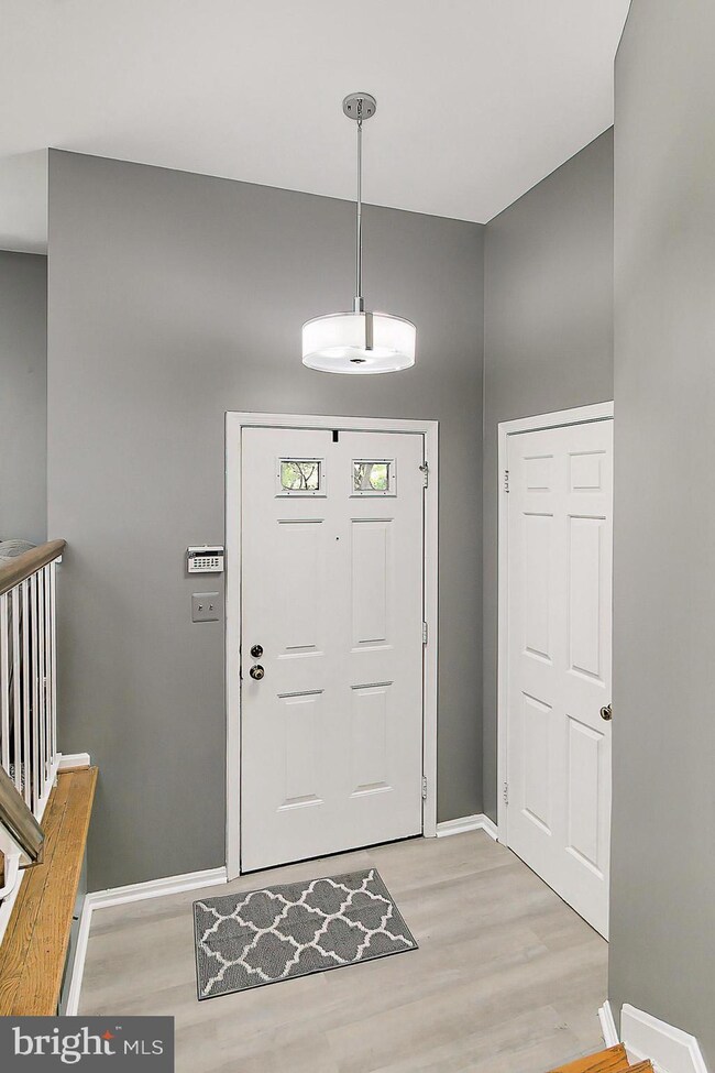 7727 Shootingstar Dr, Springfield, VA 22152 - photo 5