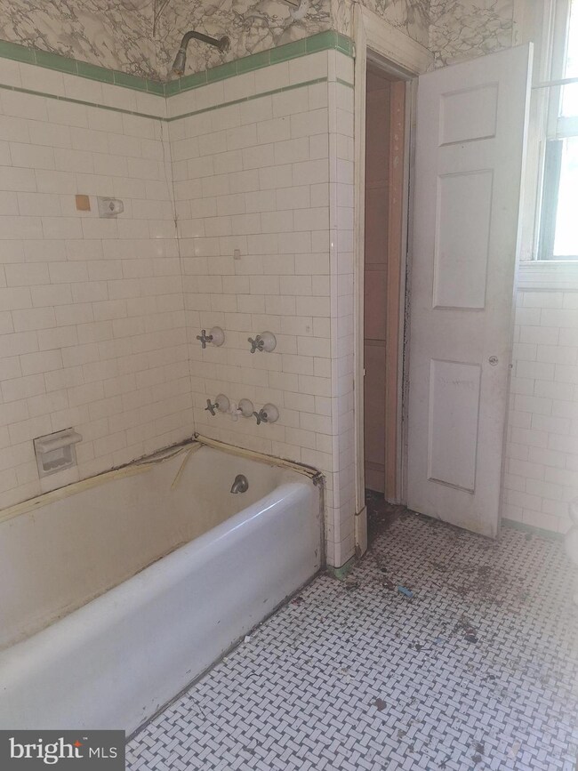 2937 Gwynns Falls Pkwy, Baltimore, MD 21216 - photo 6