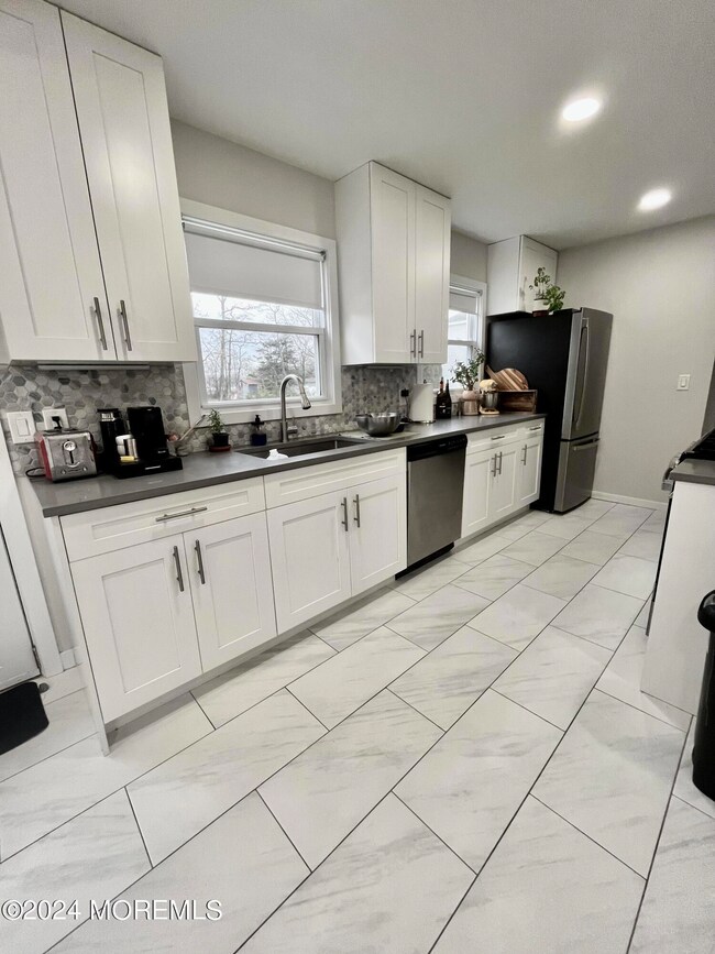 369 Beecroft Place, Oakhurst, NJ 07755 - photo 4