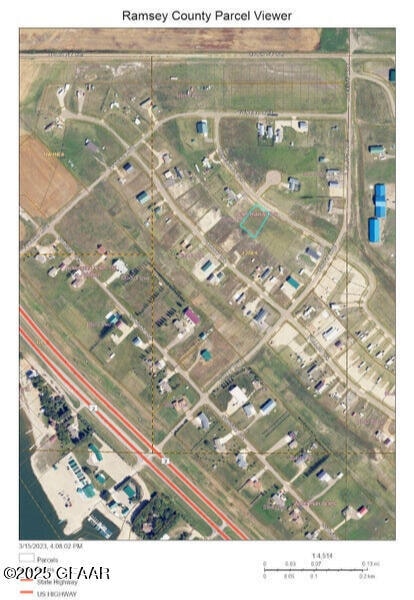 204 Ackerman Dr, Devils Lake, ND 58301 - photo 2