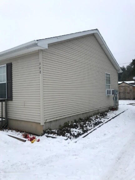 608 Jeffrey St, Reed City, MI 49677 - photo 2