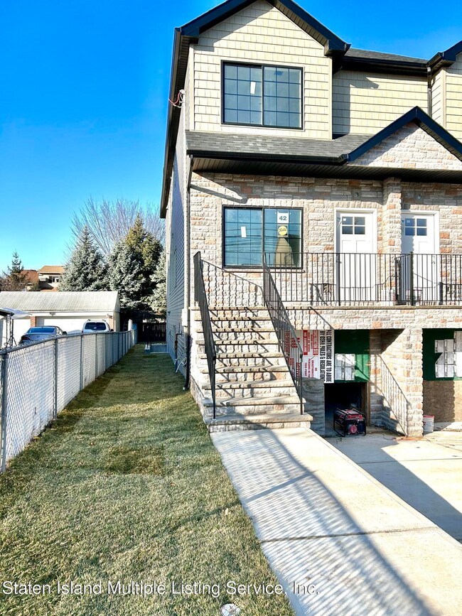 42 Wheeler Ave, Staten Island, NY 10314 - photo 2