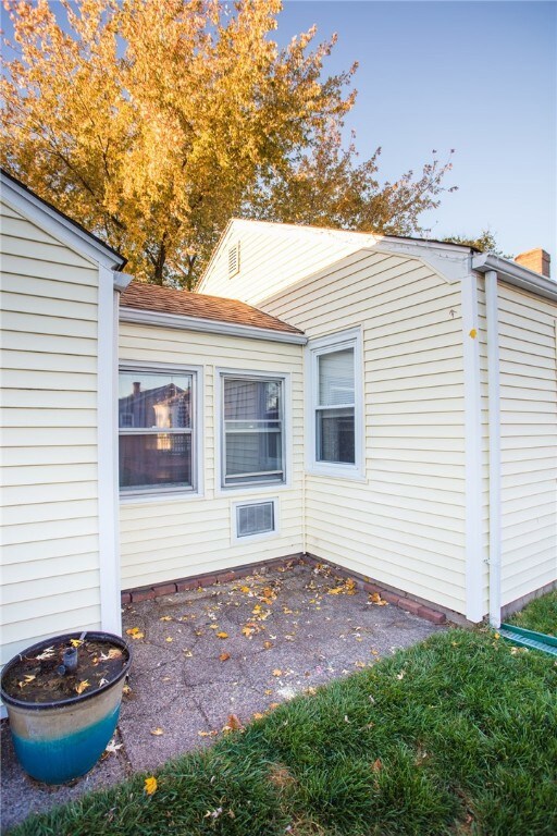 845 Cottage St, Pawtucket, RI 02861 - photo 7