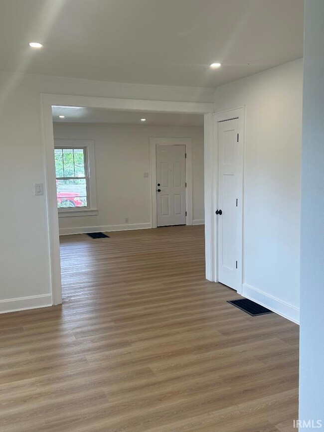 305 N Seminary St, Princeton, IN 47670 - photo 4