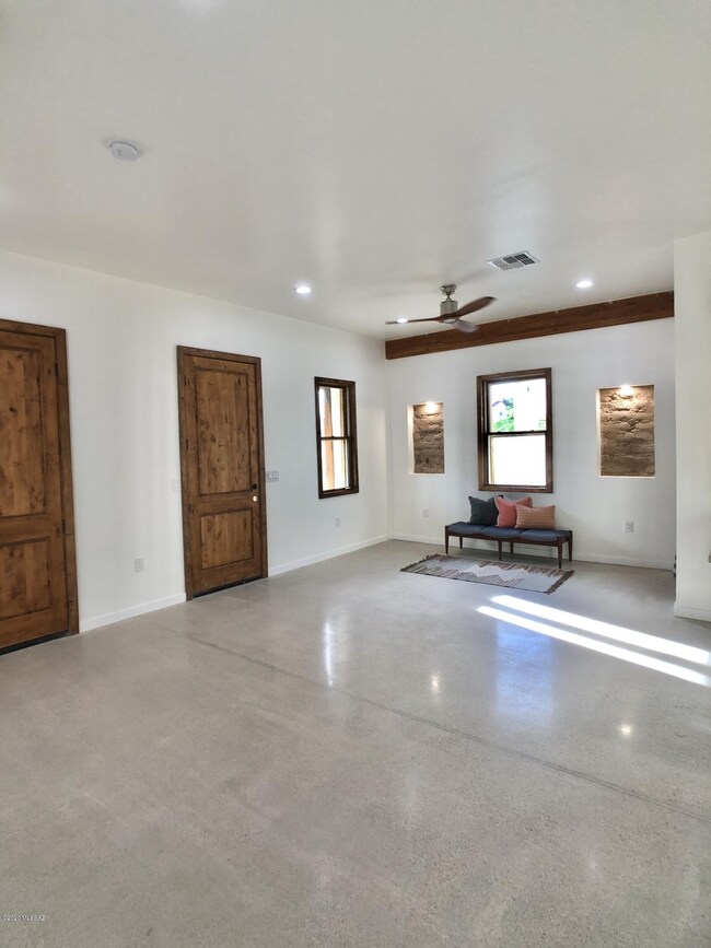 541 S MAIN 4
