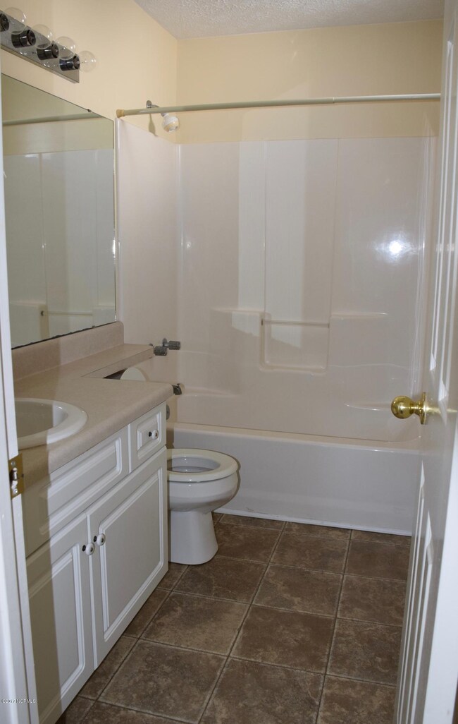 1106 Tomlinson Blvd_Bath_1